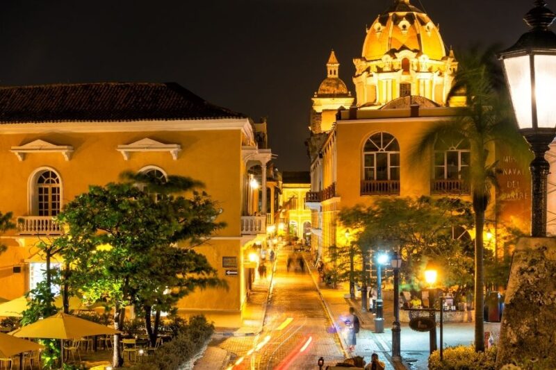 Cartagena di notte in Colombia meta turistica