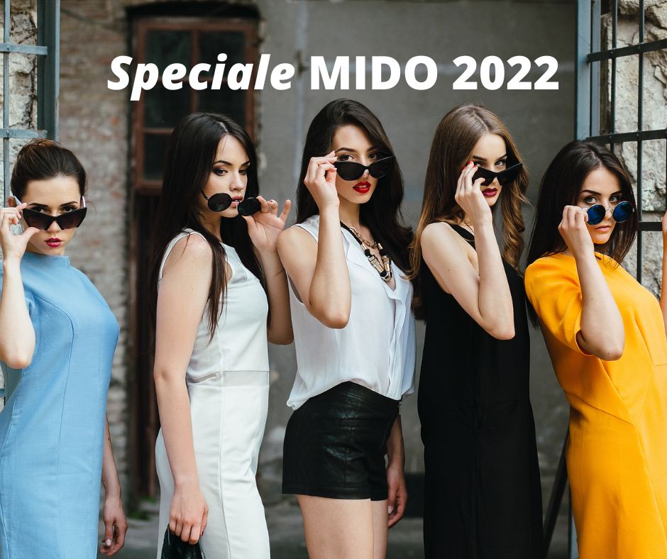 Cinque modelle con occhiali da sole al Mido di Milano appena terminato