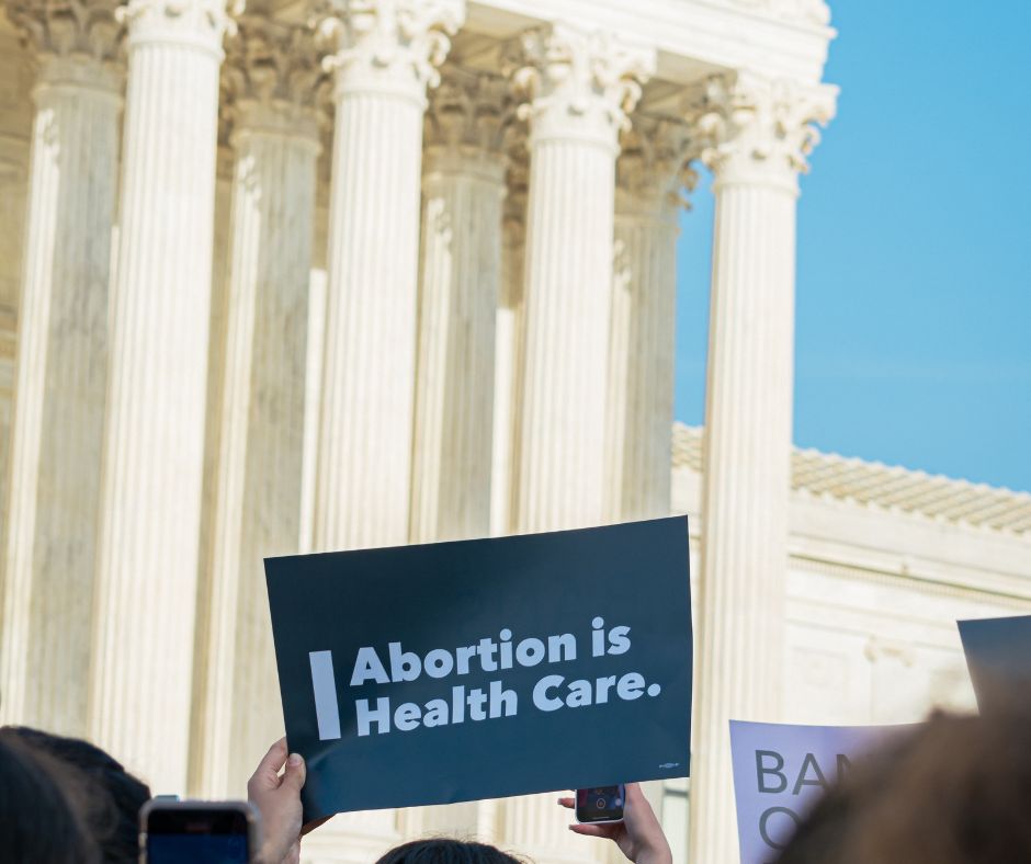 Manifestanti al presunto diritto alla vita o all'aborto davanti alla Corte Suprema degli Stati Uniti