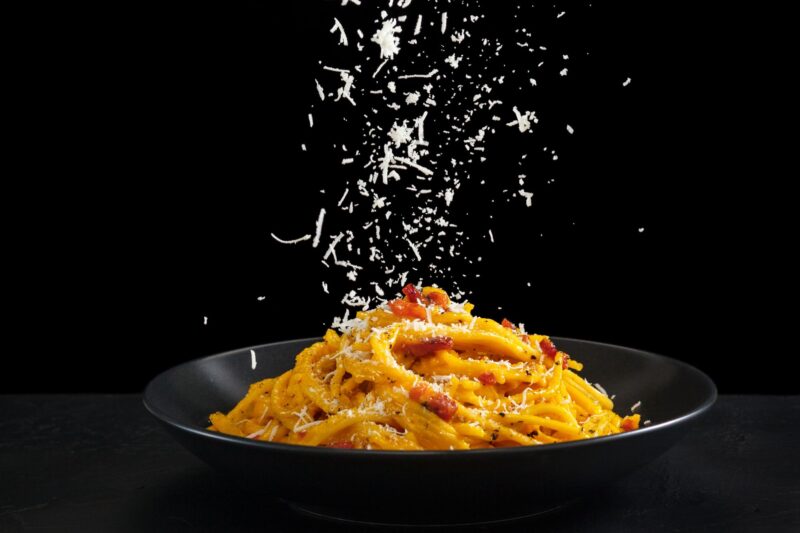 Ricetta Spaghetti alla carbonara con mandorle tostate